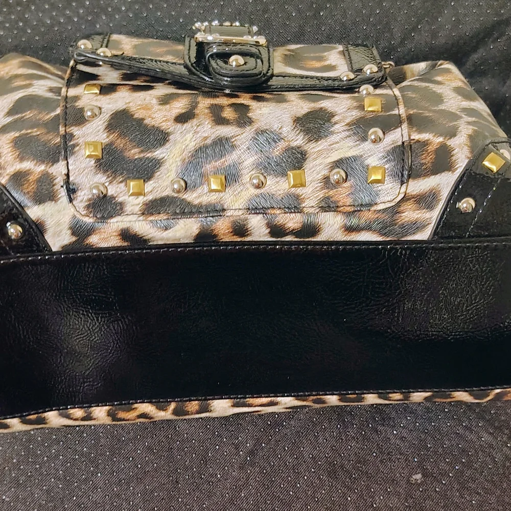 Chic Cheetah Print Shoulder Bag with Chain Straps - Picture 7 of 7